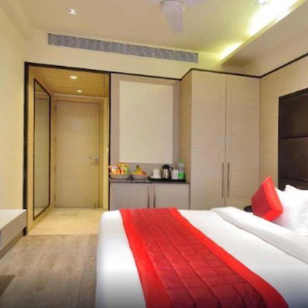 ניו דלהי Hotel Royal Grand - Opposite Axis Bank East Patel Nagar מראה חיצוני תמונה