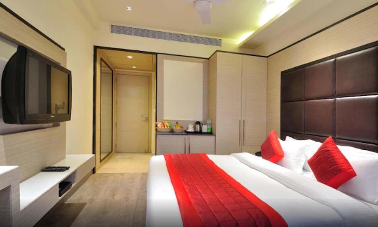 ניו דלהי Hotel Royal Grand - Opposite Axis Bank East Patel Nagar מראה חיצוני תמונה