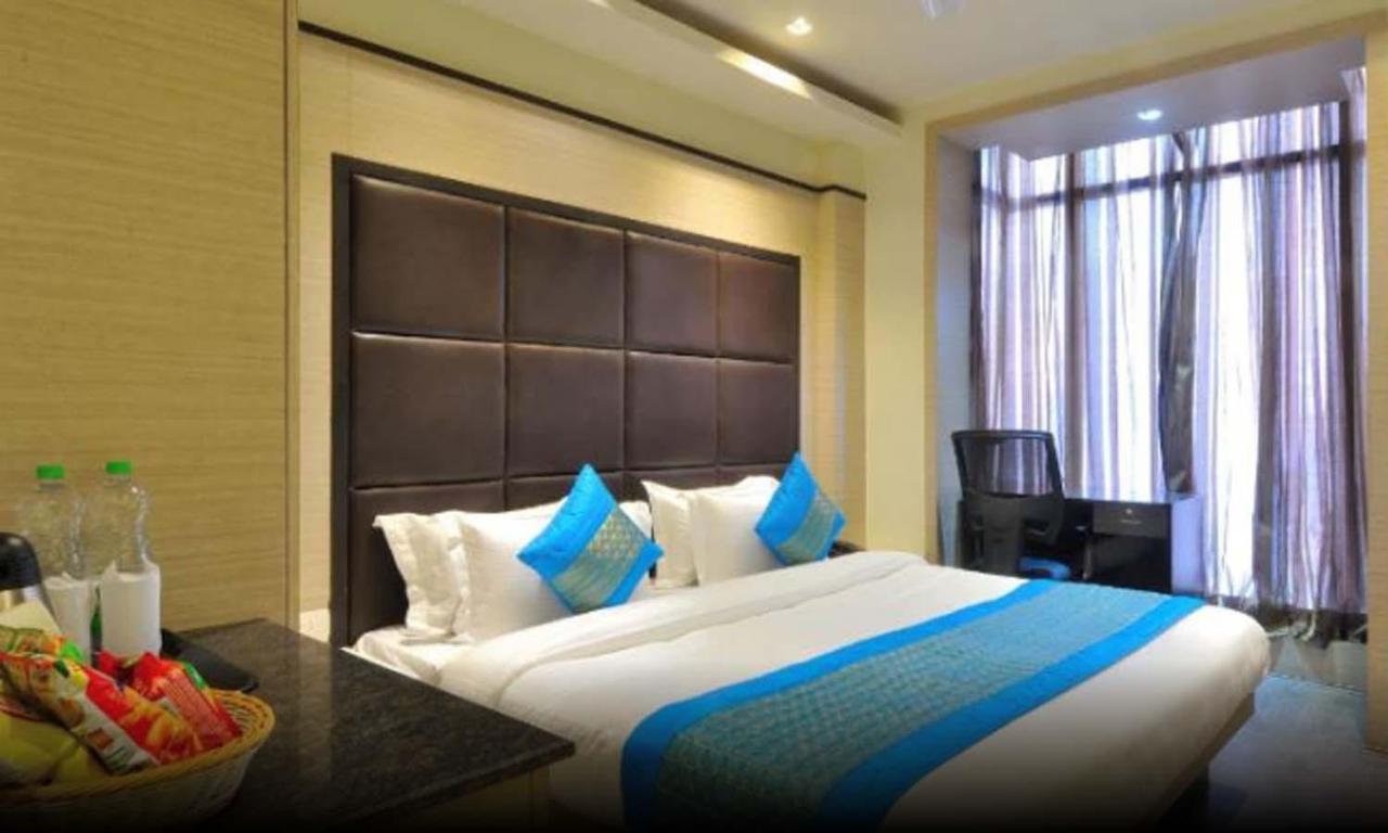 ניו דלהי Hotel Royal Grand - Opposite Axis Bank East Patel Nagar מראה חיצוני תמונה