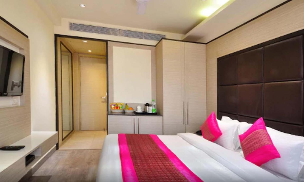 ניו דלהי Hotel Royal Grand - Opposite Axis Bank East Patel Nagar מראה חיצוני תמונה