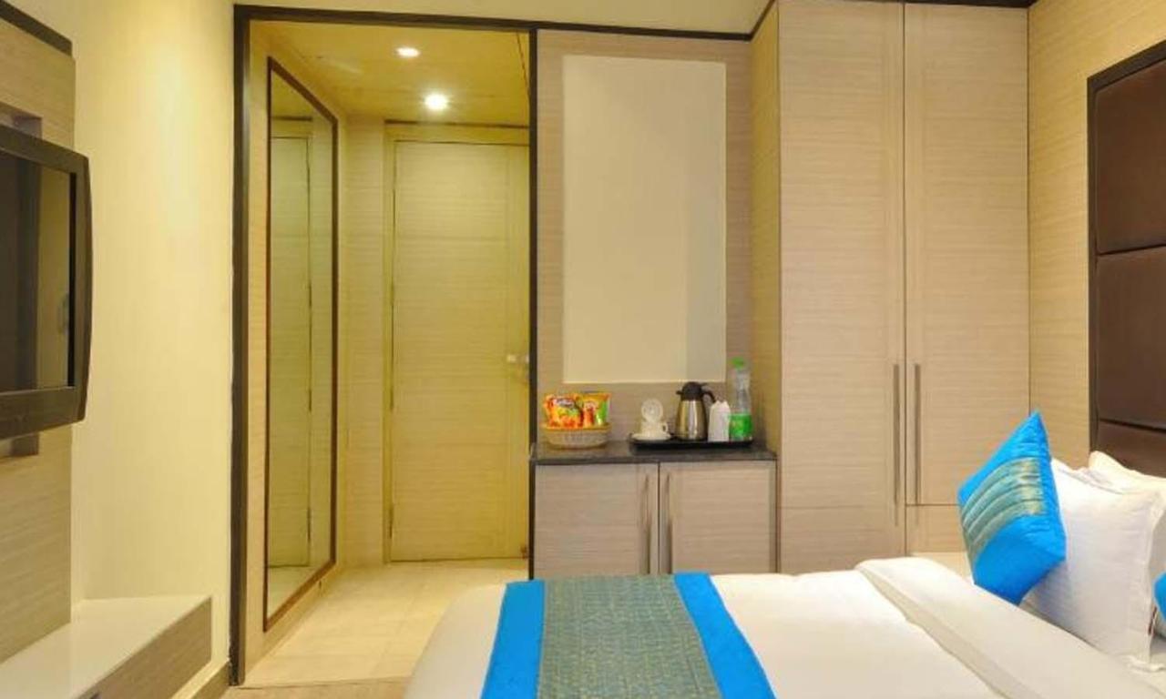 ניו דלהי Hotel Royal Grand - Opposite Axis Bank East Patel Nagar מראה חיצוני תמונה