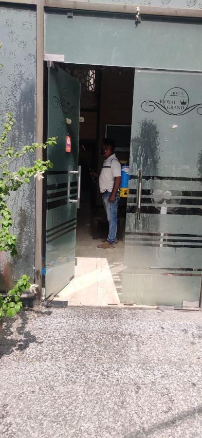 ניו דלהי Hotel Royal Grand - Opposite Axis Bank East Patel Nagar מראה חיצוני תמונה