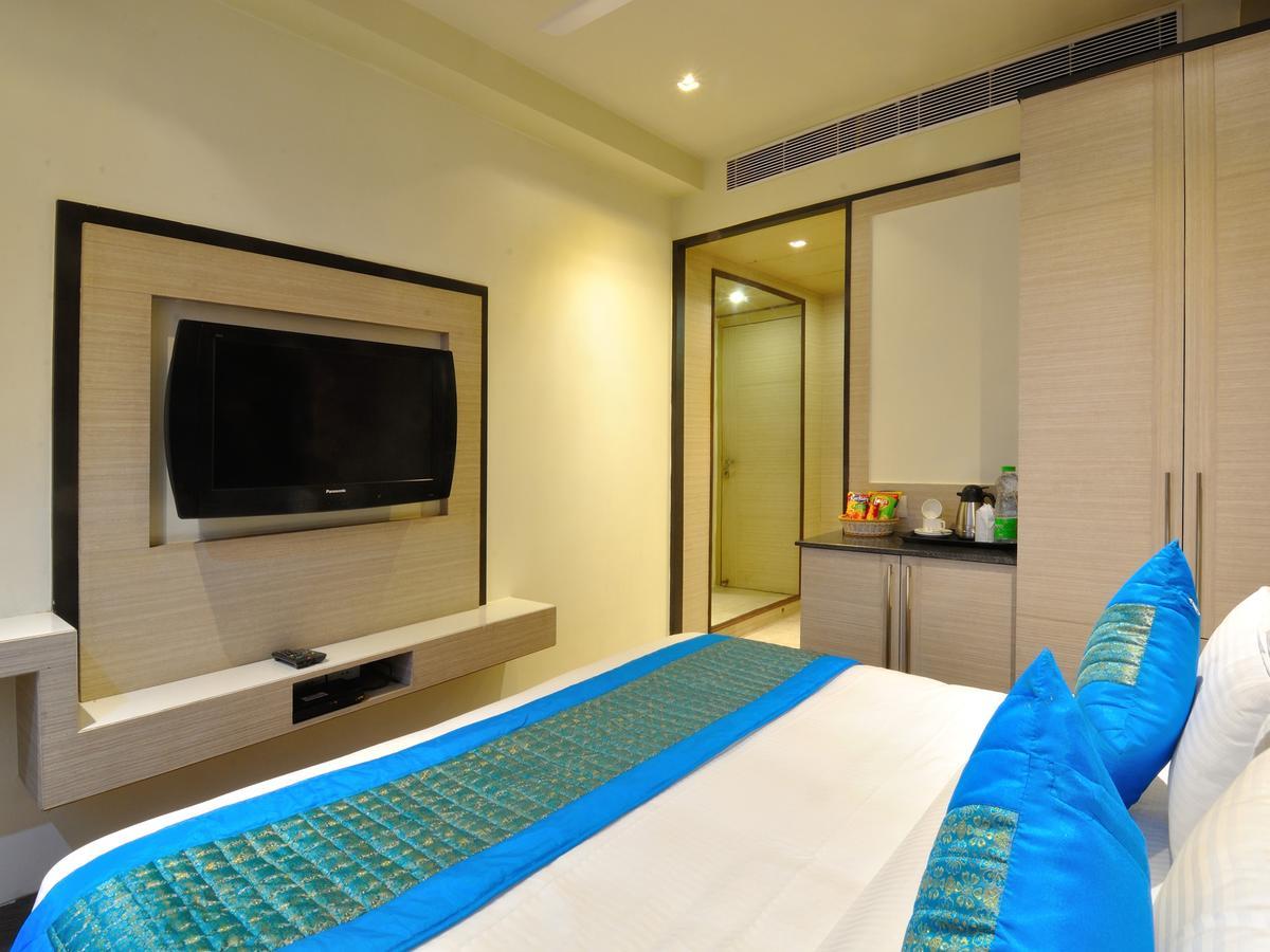 ניו דלהי Hotel Royal Grand - Opposite Axis Bank East Patel Nagar מראה חיצוני תמונה