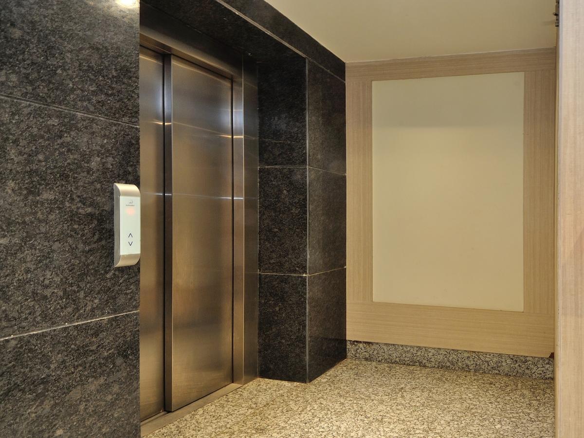 ניו דלהי Hotel Royal Grand - Opposite Axis Bank East Patel Nagar מראה חיצוני תמונה