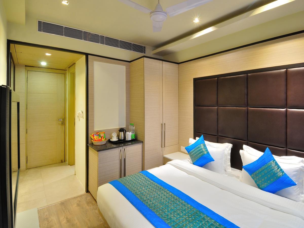 ניו דלהי Hotel Royal Grand - Opposite Axis Bank East Patel Nagar מראה חיצוני תמונה