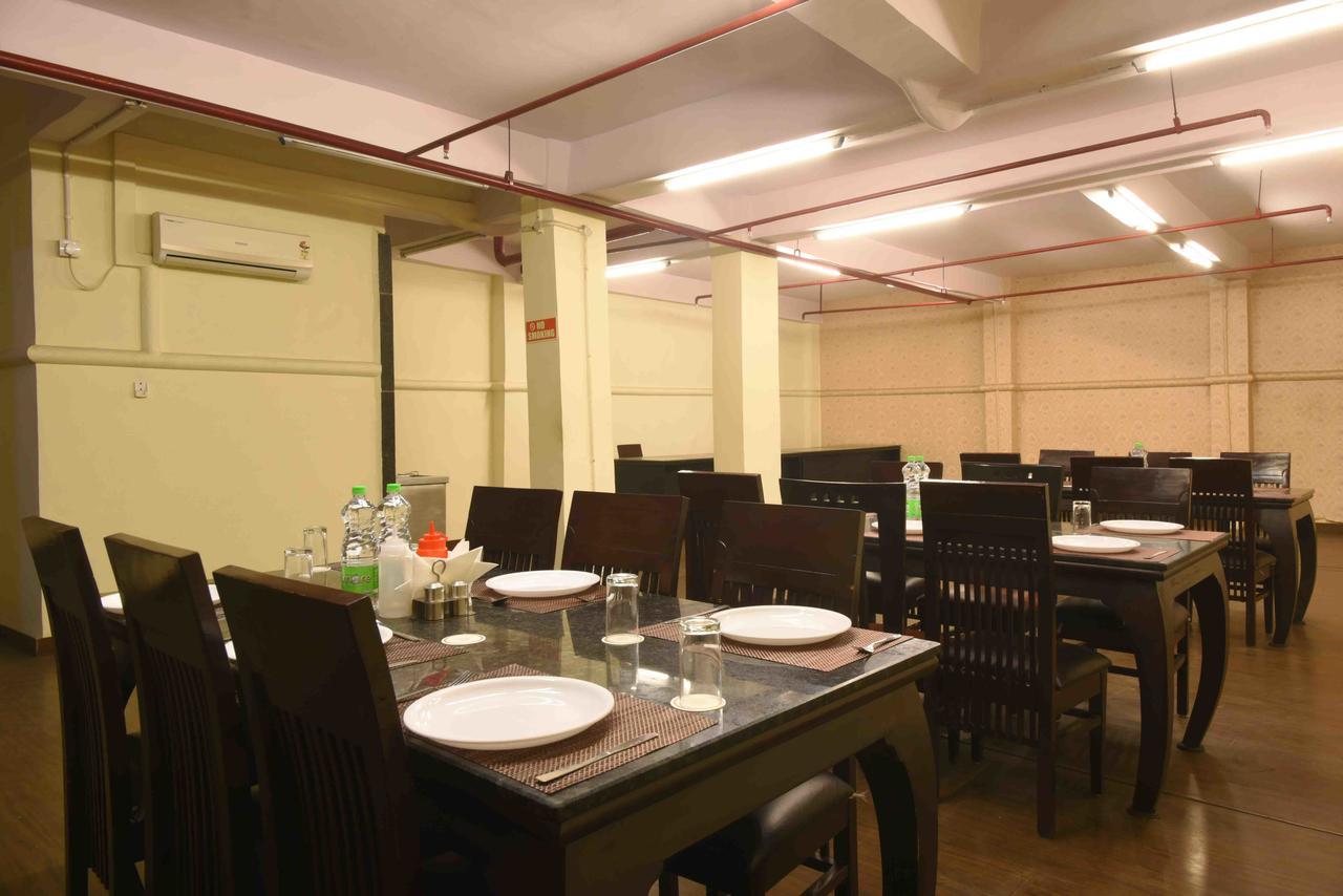 ניו דלהי Hotel Royal Grand - Opposite Axis Bank East Patel Nagar מראה חיצוני תמונה