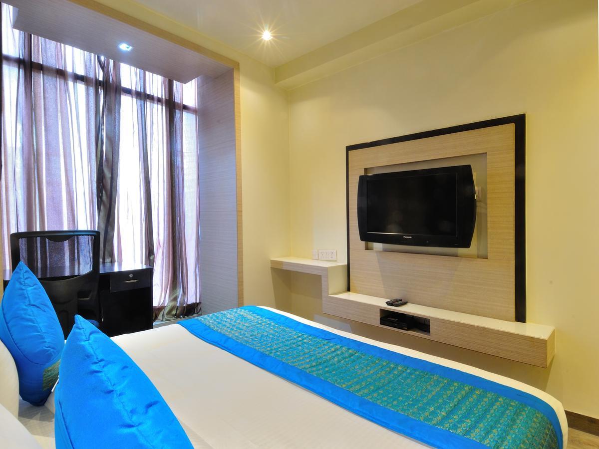 ניו דלהי Hotel Royal Grand - Opposite Axis Bank East Patel Nagar מראה חיצוני תמונה
