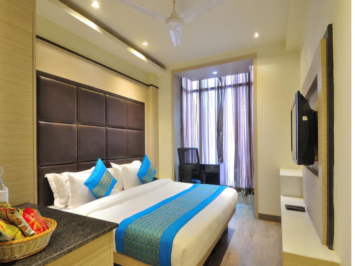 ניו דלהי Hotel Royal Grand - Opposite Axis Bank East Patel Nagar מראה חיצוני תמונה