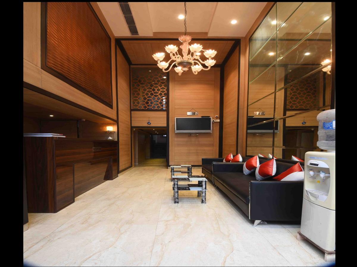 ניו דלהי Hotel Royal Grand - Opposite Axis Bank East Patel Nagar מראה חיצוני תמונה