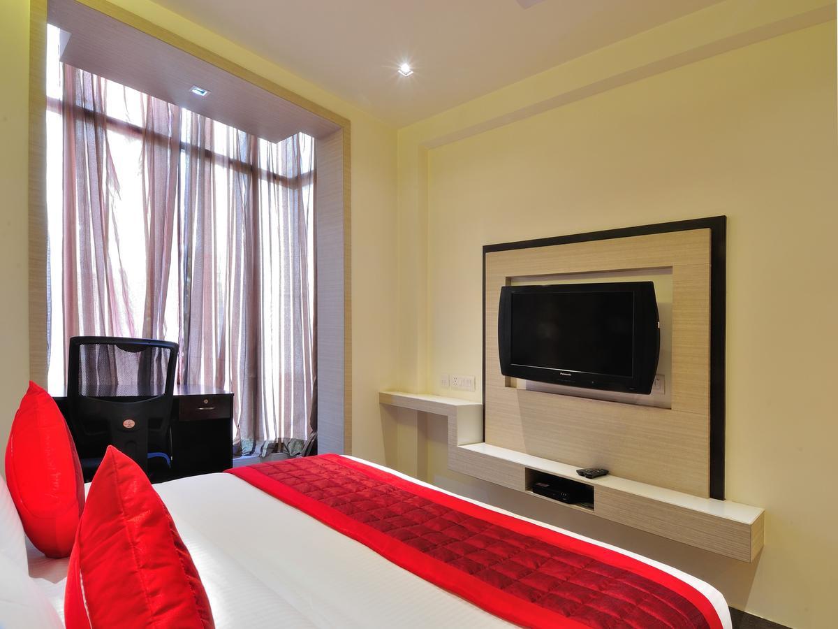 ניו דלהי Hotel Royal Grand - Opposite Axis Bank East Patel Nagar מראה חיצוני תמונה