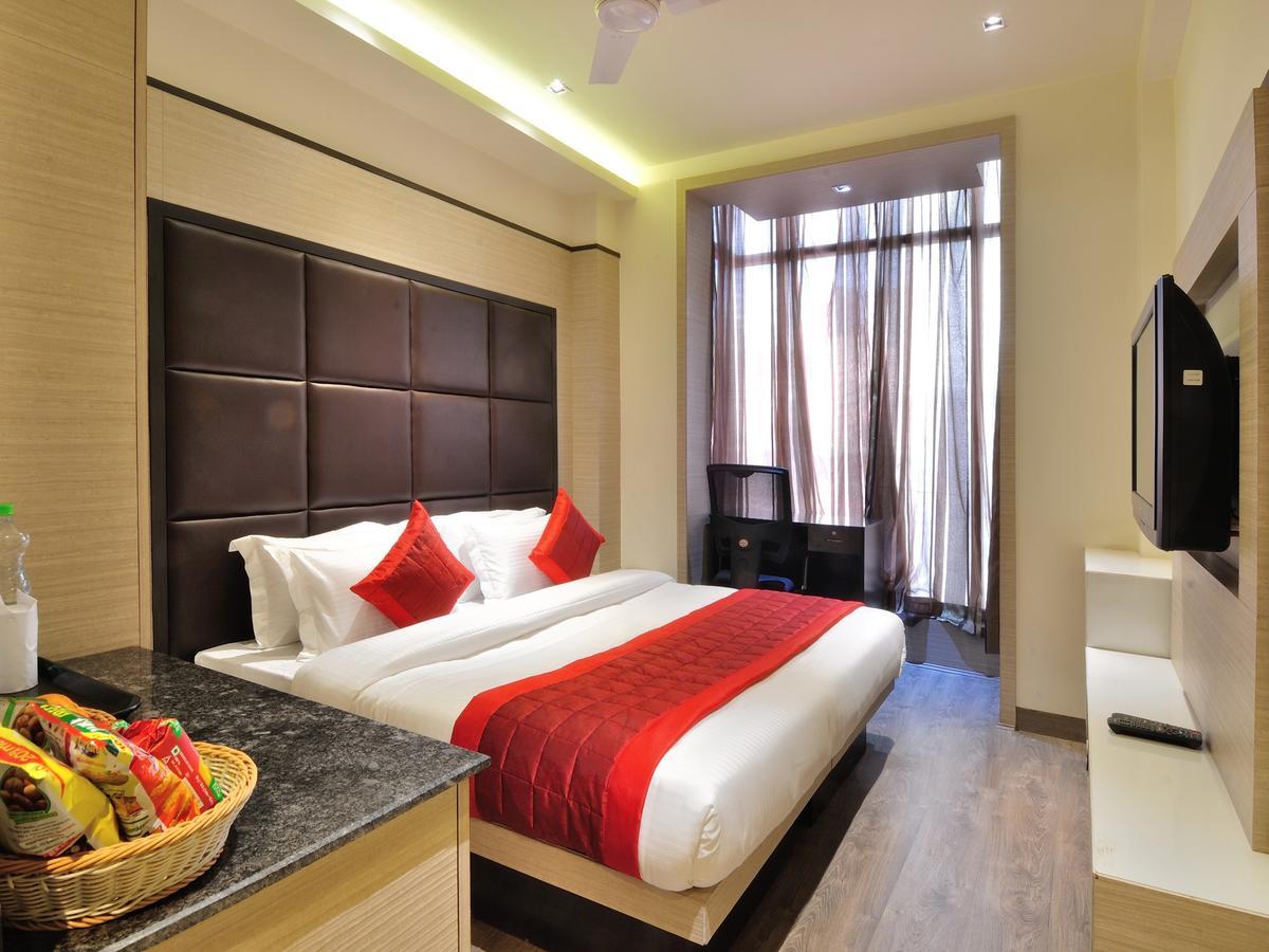 ניו דלהי Hotel Royal Grand - Opposite Axis Bank East Patel Nagar מראה חיצוני תמונה