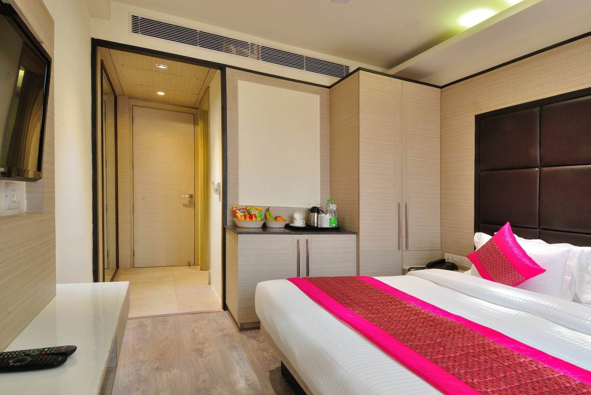 ניו דלהי Hotel Royal Grand - Opposite Axis Bank East Patel Nagar מראה חיצוני תמונה