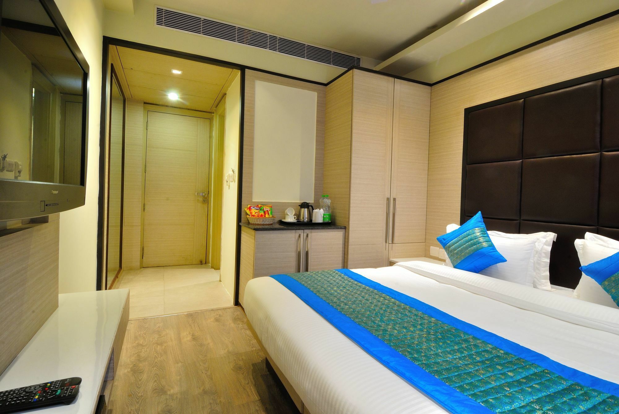 ניו דלהי Hotel Royal Grand - Opposite Axis Bank East Patel Nagar מראה חיצוני תמונה