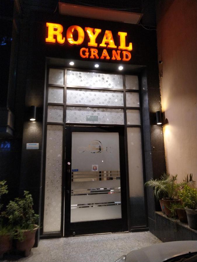 ניו דלהי Hotel Royal Grand - Opposite Axis Bank East Patel Nagar מראה חיצוני תמונה