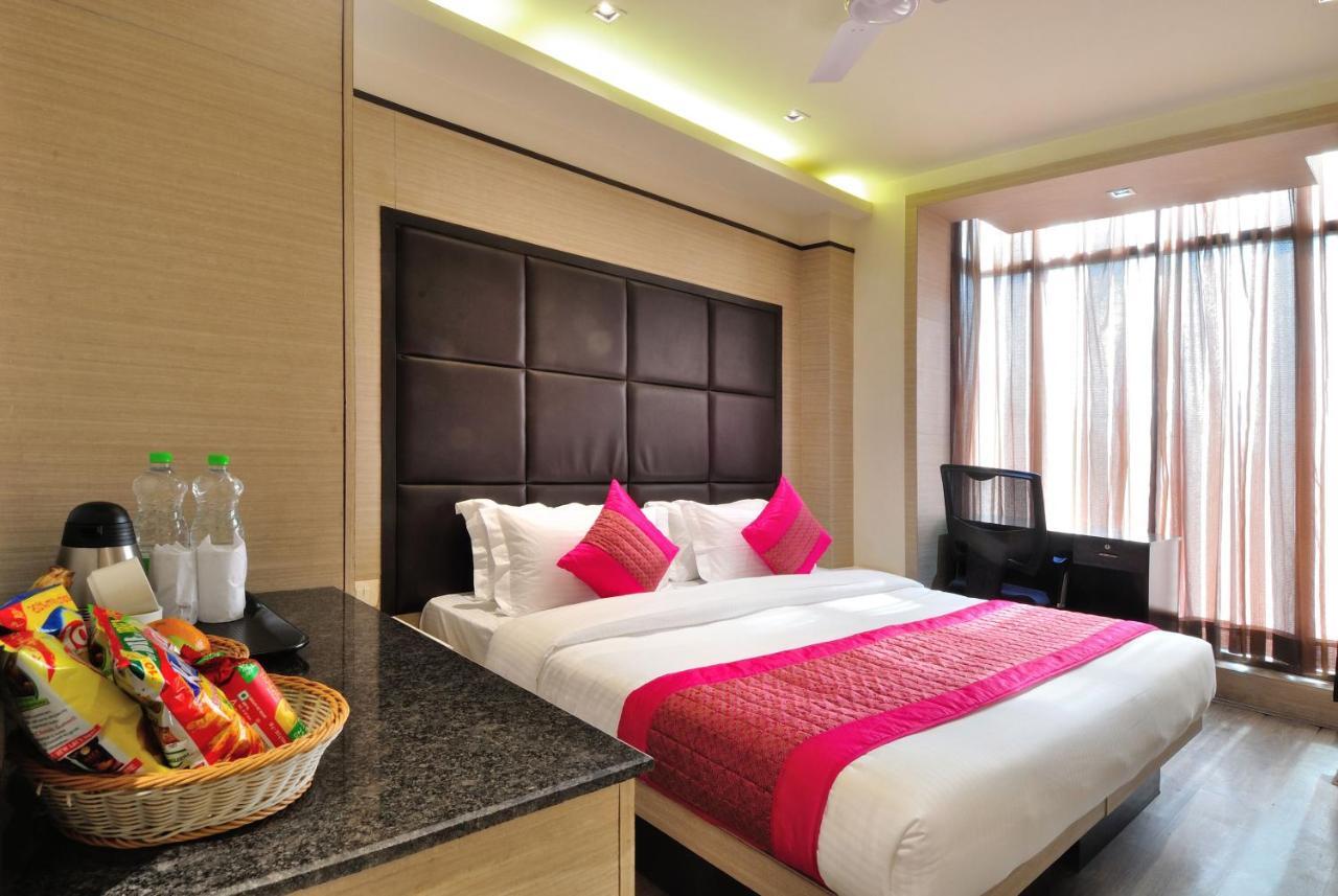 ניו דלהי Hotel Royal Grand - Opposite Axis Bank East Patel Nagar מראה חיצוני תמונה