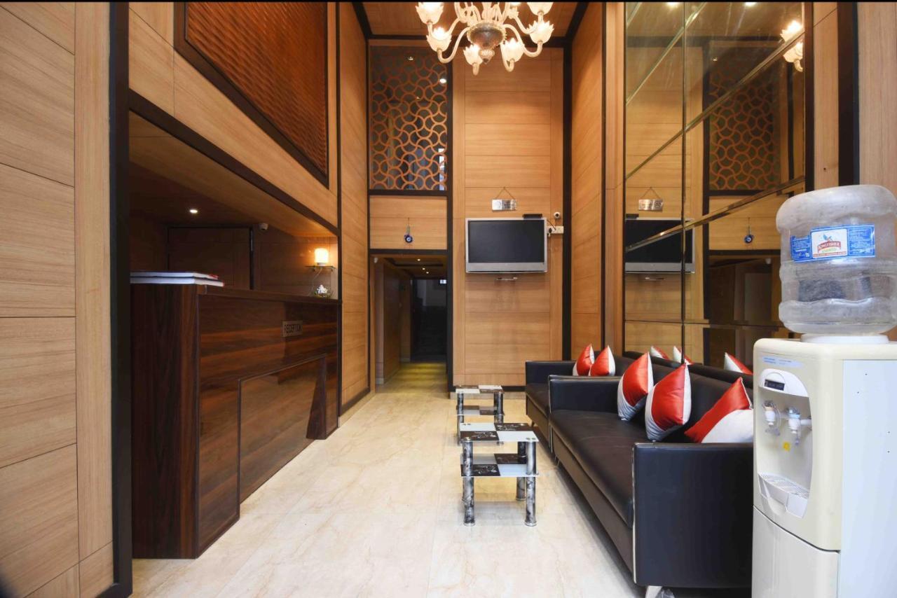 ניו דלהי Hotel Royal Grand - Opposite Axis Bank East Patel Nagar מראה חיצוני תמונה